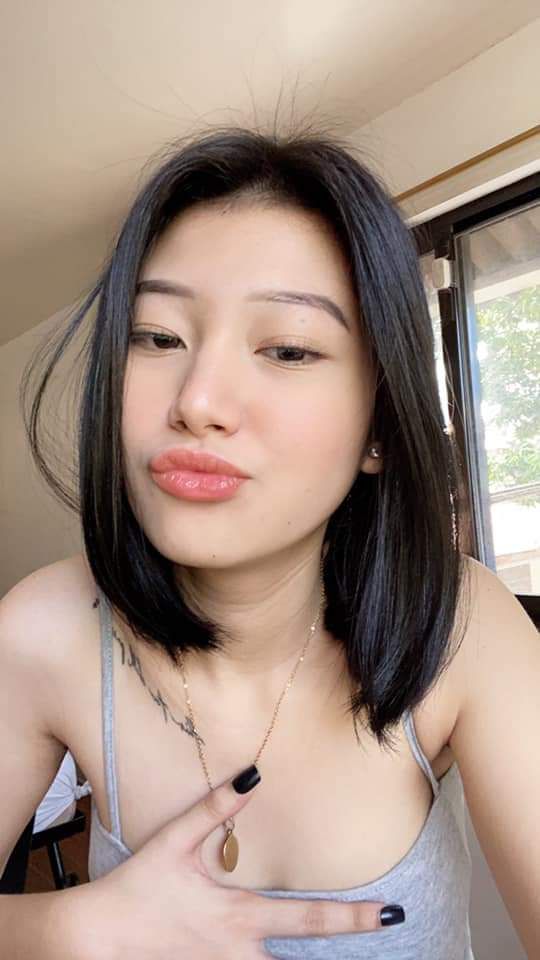 Người phụ nữ lẳng lơ ở trên và cưỡi người phụ nữ một cách dâm đãng, và mỗi cú thúc đều đầy khoái cảm!
