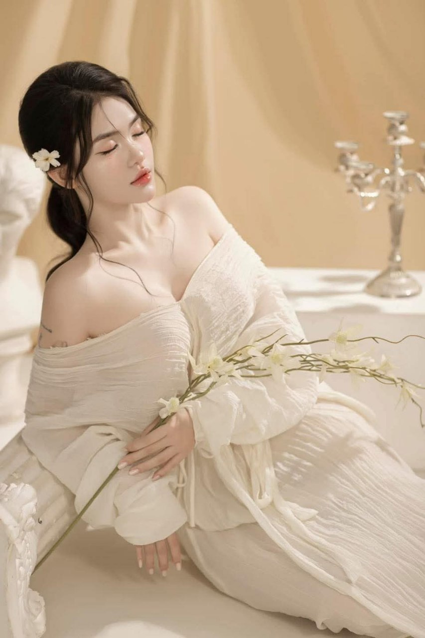 đang thủ dâm thì bị mẹ phát hiện...